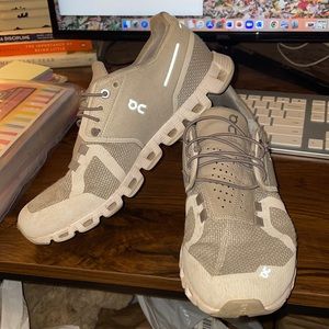 On Running Cloud Tennis Shoes